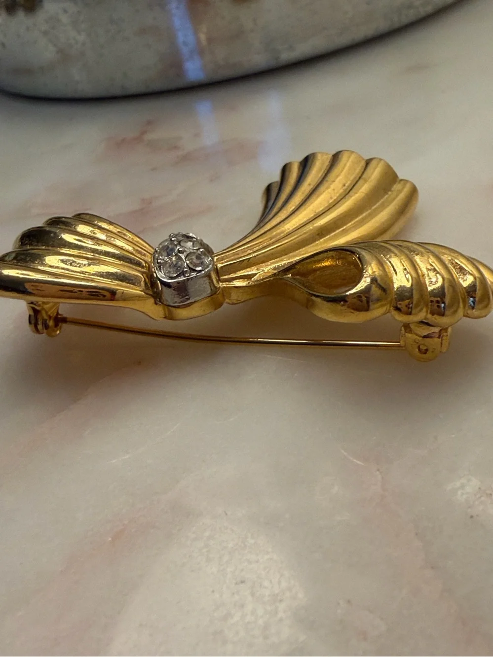 Vintage bow brooch gold tone pin ribbon rhinestones bling